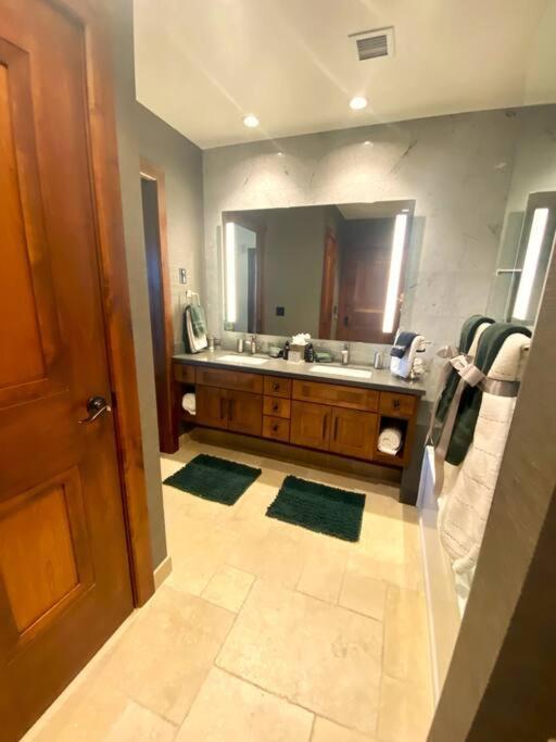 Ski In/Out - Zalanta - Great Location- 2 Hot Tubs - Heated Pool Саут-Лейк-Таго Екстер'єр фото